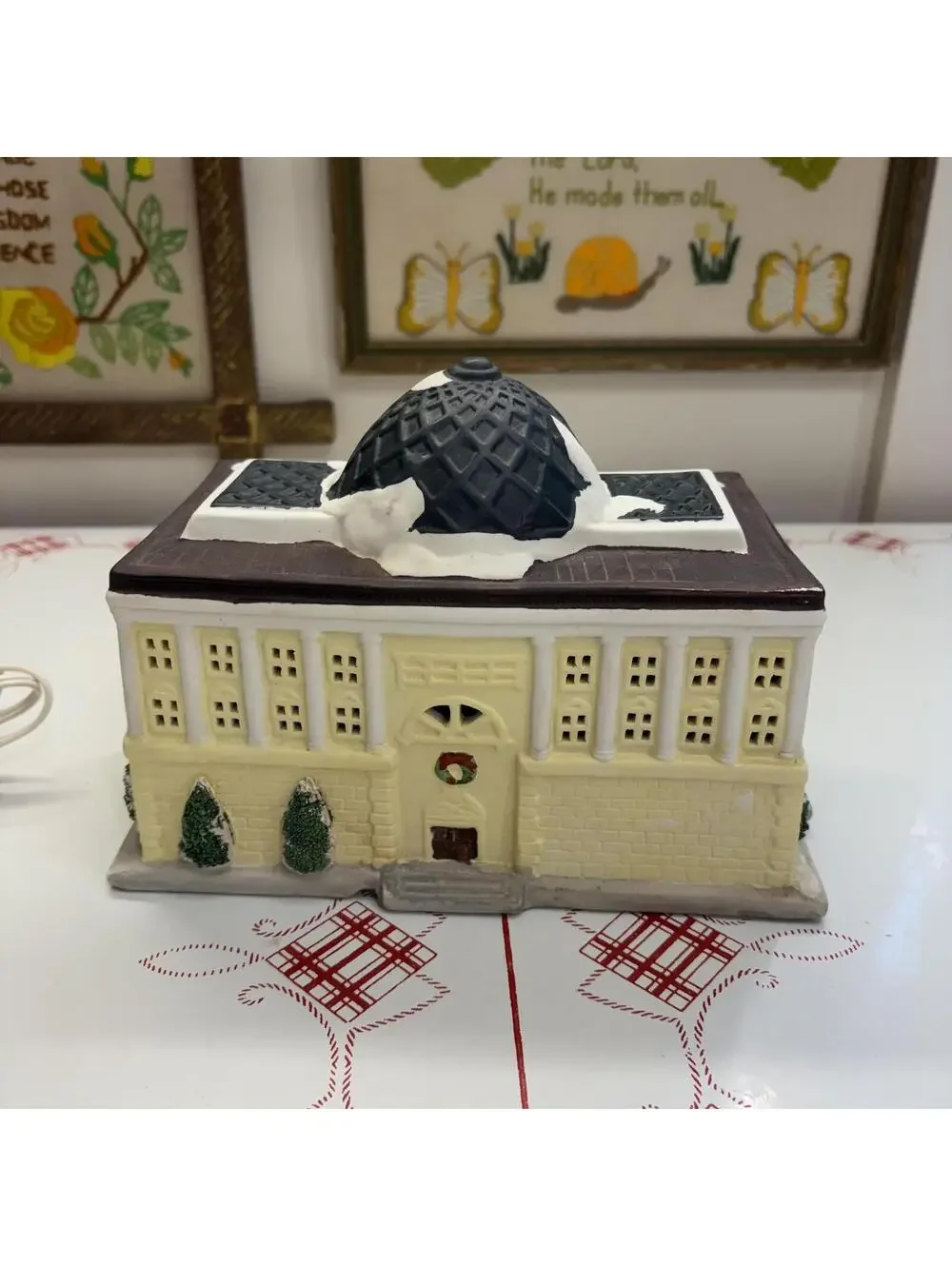 Christmas Village city hall 1993 vintage ceramic